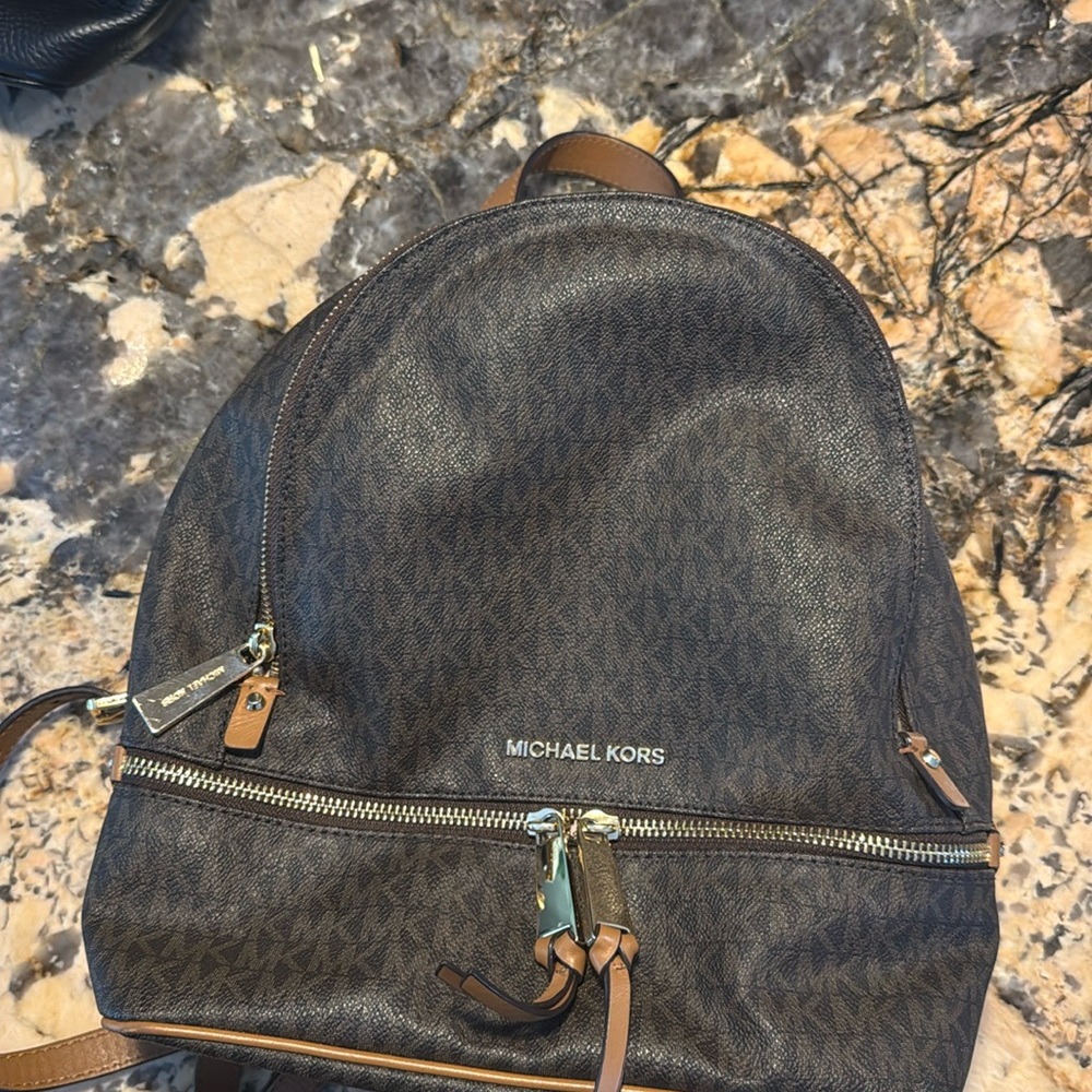 Micheal Kors Rhea medium backpack